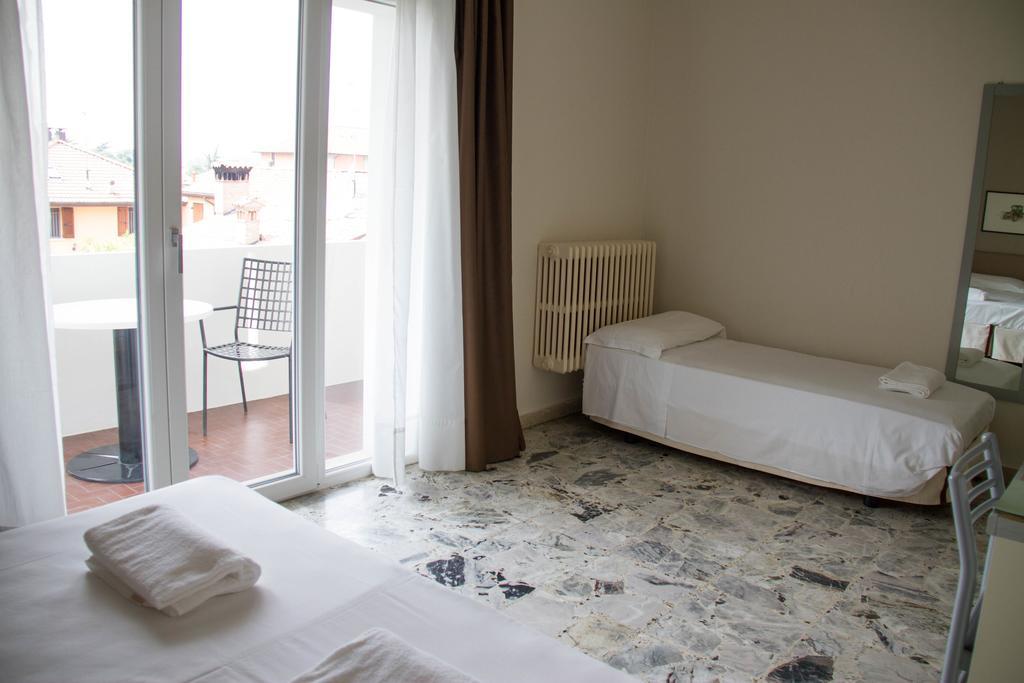 Hotel Arianna Iseo Oda fotoğraf